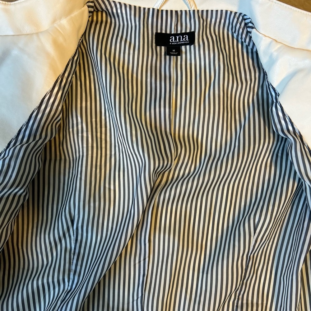 🌶️ NWOT a.n.a Women's Cream Leather Jacket. Size M - Picture 4 of 5